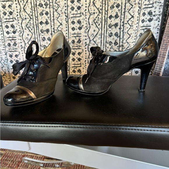 Size 8 medium Max Studio leather shoes - Picture 3 of 3